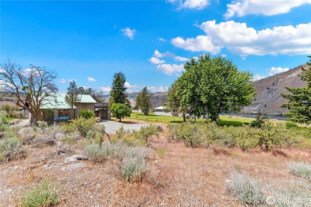 245 Lakeview Avenue, Orondo, WA 98843