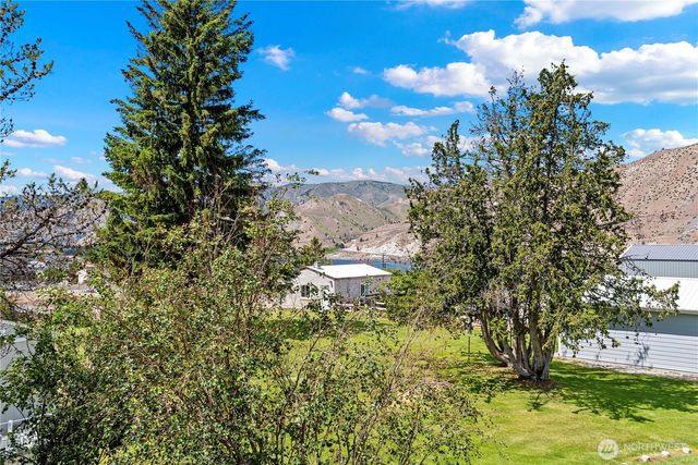 245 Lakeview Avenue, Orondo, WA 98843