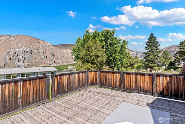 245 Lakeview Avenue, Orondo, WA 98843