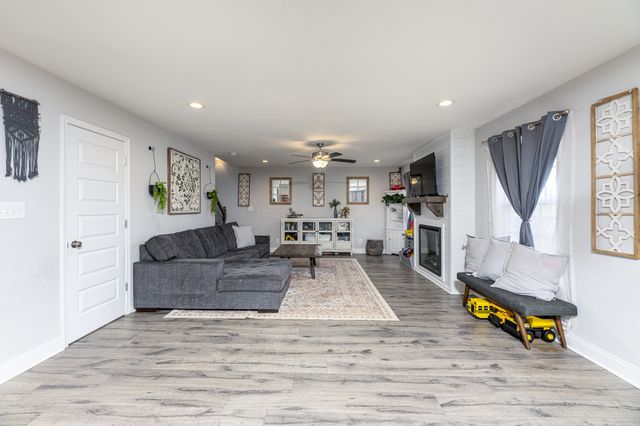 1472 Wild Fern Ln, Clarksville, TN 37042