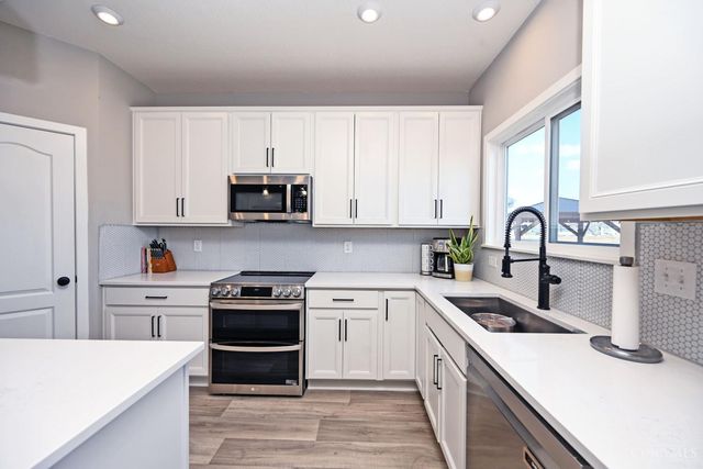 2063 Harvest Meadows Avenue, Batavia, OH 45103