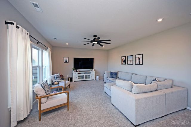 2063 Harvest Meadows Avenue, Batavia, OH 45103