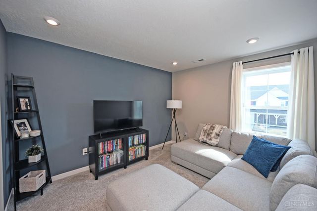 2063 Harvest Meadows Avenue, Batavia, OH 45103