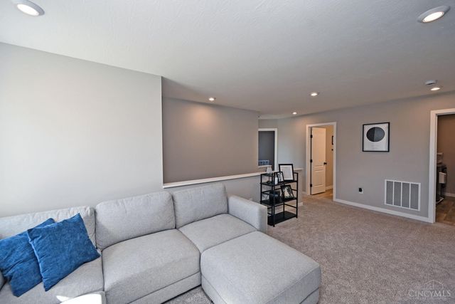 2063 Harvest Meadows Avenue, Batavia, OH 45103