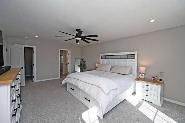 2063 Harvest Meadows Avenue, Batavia, OH 45103