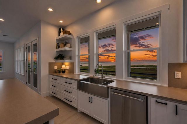 1611 Brown Pelican Bend, Galveston, TX 77554