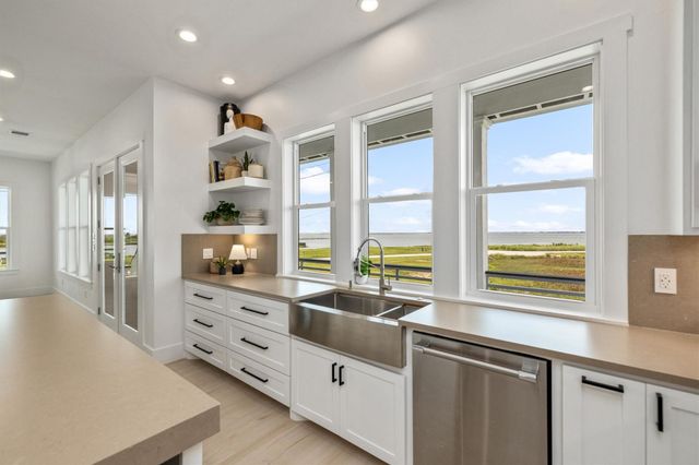 1611 Brown Pelican Bend, Galveston, TX 77554