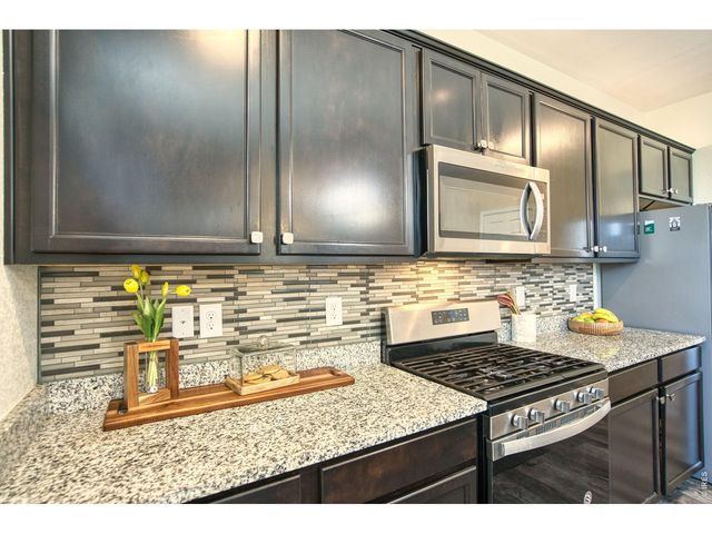 5340 Stagecoach Ave, Longmont, CO 80504