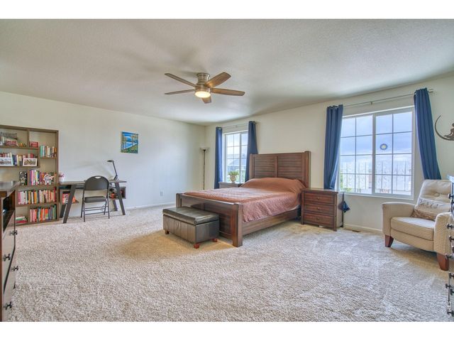 5340 Stagecoach Ave, Longmont, CO 80504