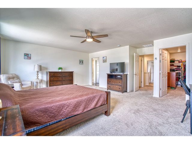 5340 Stagecoach Ave, Longmont, CO 80504