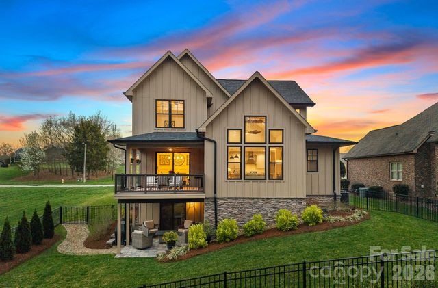 860 38th Avenue NE, Hickory, NC 28601