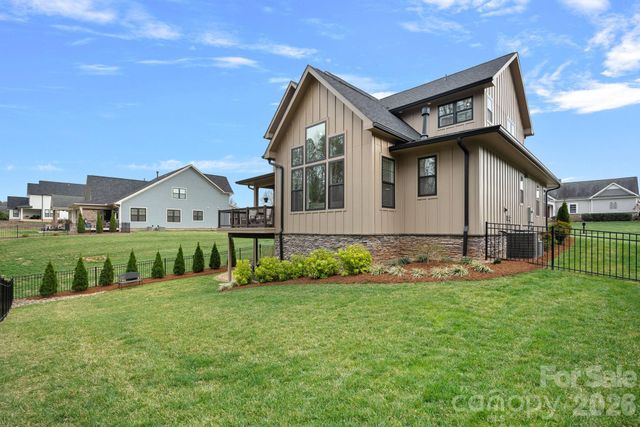 860 38th Avenue NE, Hickory, NC 28601