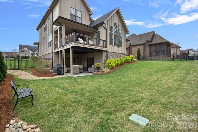 860 38th Avenue NE, Hickory, NC 28601