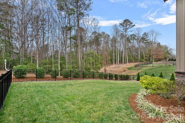 860 38th Avenue NE, Hickory, NC 28601