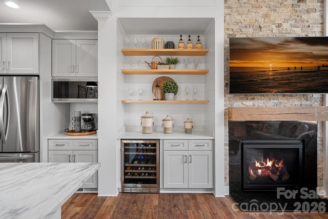 860 38th Avenue NE, Hickory, NC 28601