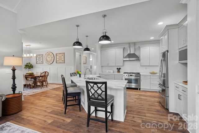 860 38th Avenue NE, Hickory, NC 28601