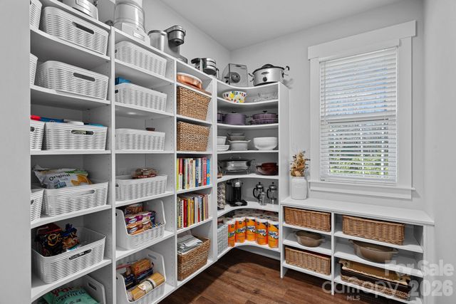 860 38th Avenue NE, Hickory, NC 28601