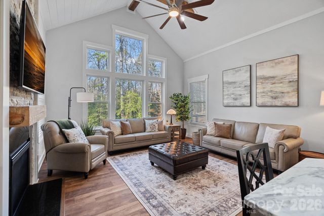 860 38th Avenue NE, Hickory, NC 28601