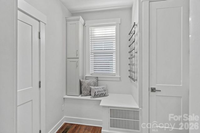 860 38th Avenue NE, Hickory, NC 28601