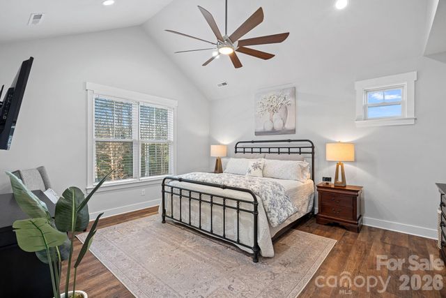 860 38th Avenue NE, Hickory, NC 28601