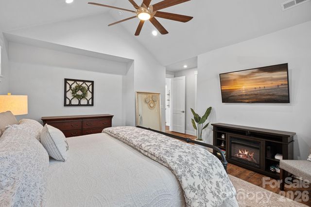 860 38th Avenue NE, Hickory, NC 28601