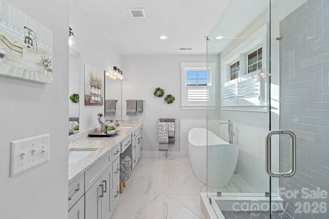 860 38th Avenue NE, Hickory, NC 28601