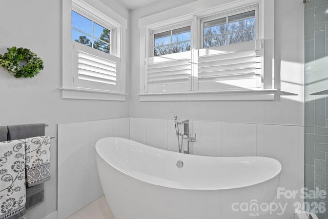 860 38th Avenue NE, Hickory, NC 28601