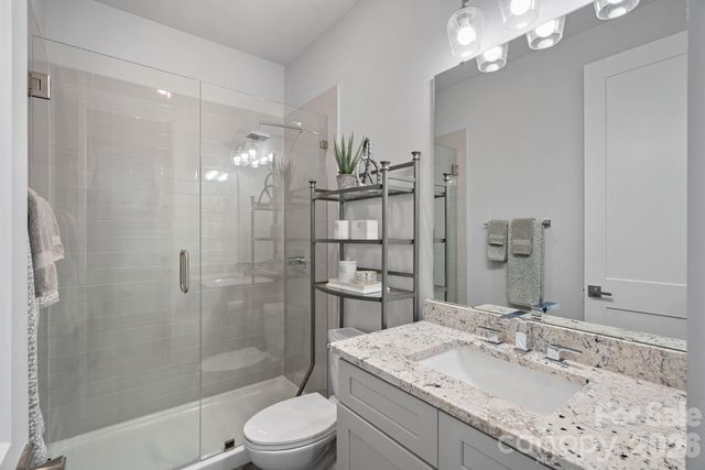 860 38th Avenue NE, Hickory, NC 28601