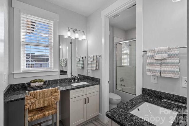 860 38th Avenue NE, Hickory, NC 28601