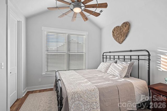 860 38th Avenue NE, Hickory, NC 28601