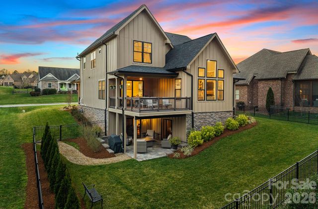 860 38th Avenue NE, Hickory, NC 28601