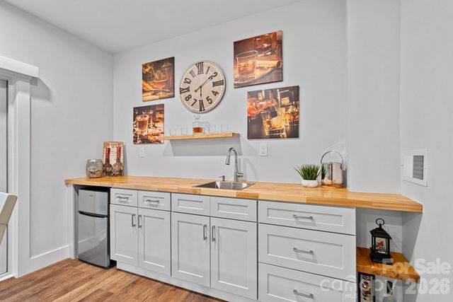 860 38th Avenue NE, Hickory, NC 28601