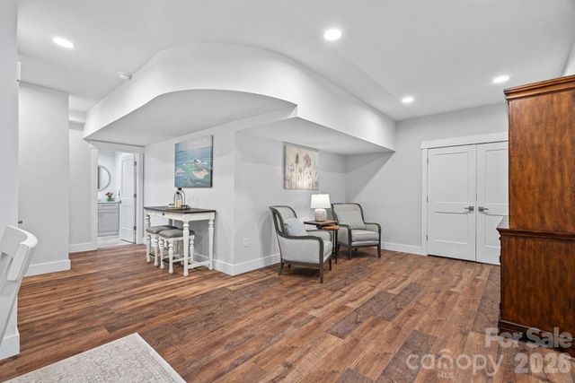 860 38th Avenue NE, Hickory, NC 28601