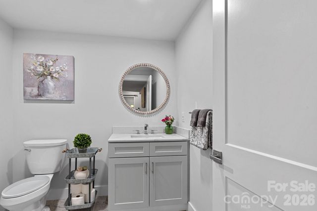 860 38th Avenue NE, Hickory, NC 28601