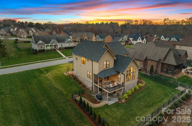 860 38th Avenue NE, Hickory, NC 28601