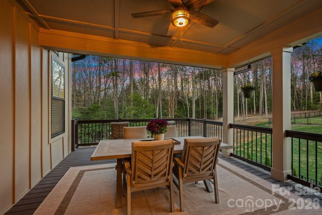 860 38th Avenue NE, Hickory, NC 28601