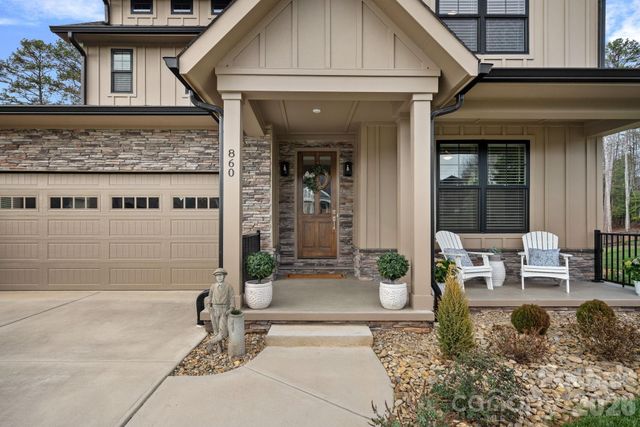 860 38th Avenue NE, Hickory, NC 28601