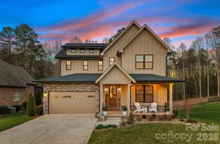 860 38th Avenue NE, Hickory, NC 28601