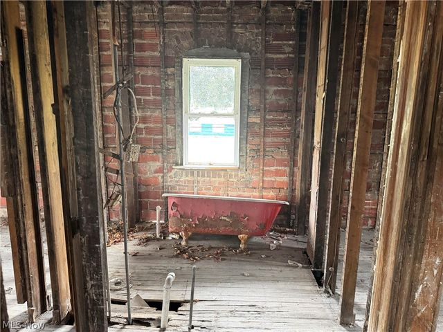 9702 Parkview Avenue, Cleveland, OH 44104