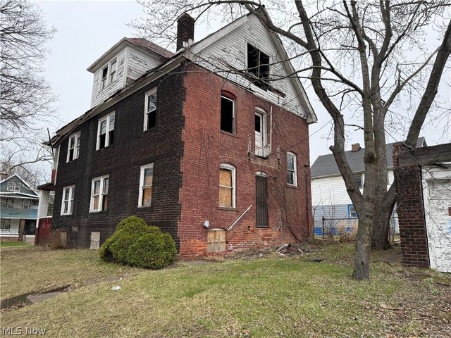 9702 Parkview Avenue, Cleveland, OH 44104