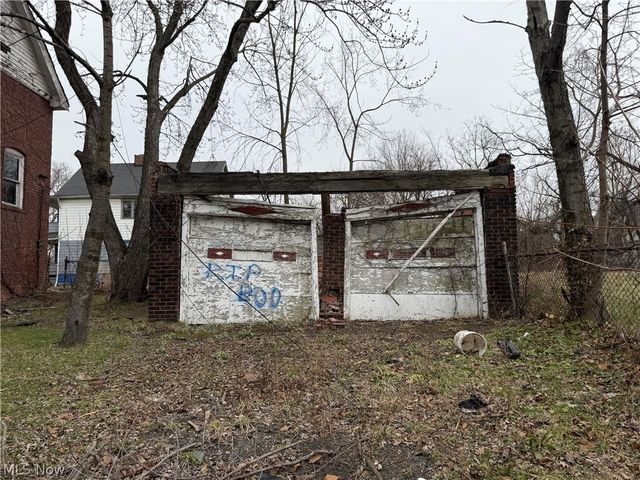 9702 Parkview Avenue, Cleveland, OH 44104