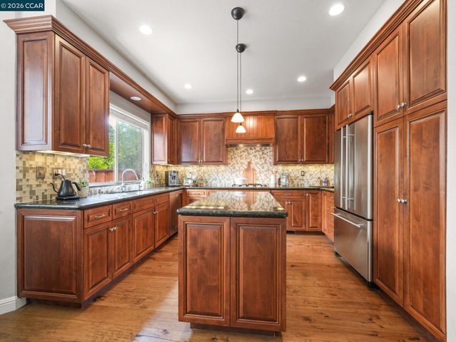 49 Tule Ct, Clayton, CA 94517