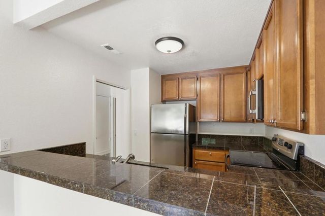 5689 Makati Circle H, San Jose, CA 95123