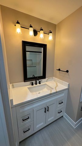 42 N Park Avenue 8, Lombard, IL 60148