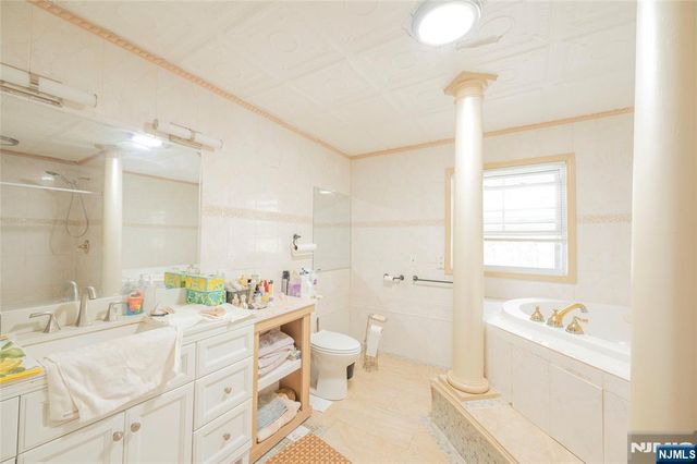 19 Coles Court, River Edge, NJ 07661