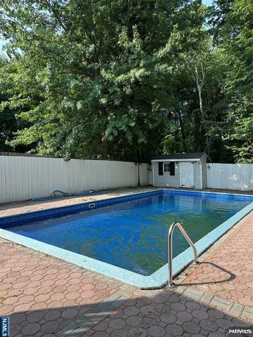 19 Coles Court, River Edge, NJ 07661