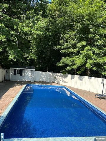 19 Coles Court, River Edge, NJ 07661