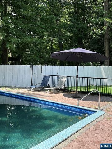 19 Coles Court, River Edge, NJ 07661