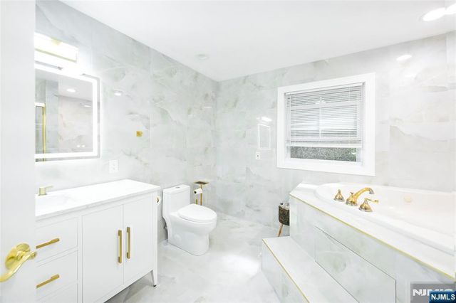 19 Coles Court, River Edge, NJ 07661