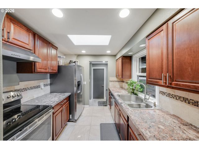 2725 Se 166TH Ave, Portland, OR 97236